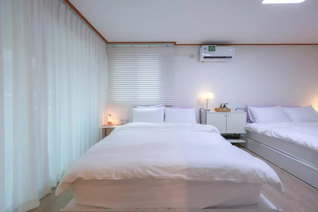 NewSpellbinding House/ Hongik St. Exit2 10Min Villa Seoul 0*,