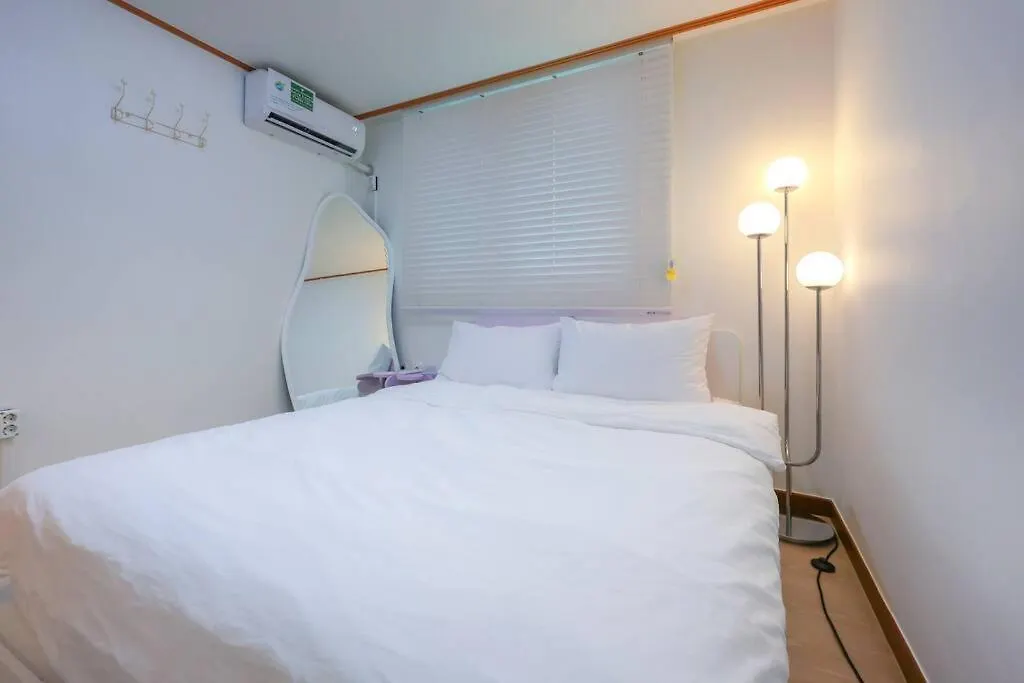 NewSpellbinding House/ Hongik St. Exit2 10Min Villa Seoul South Korea