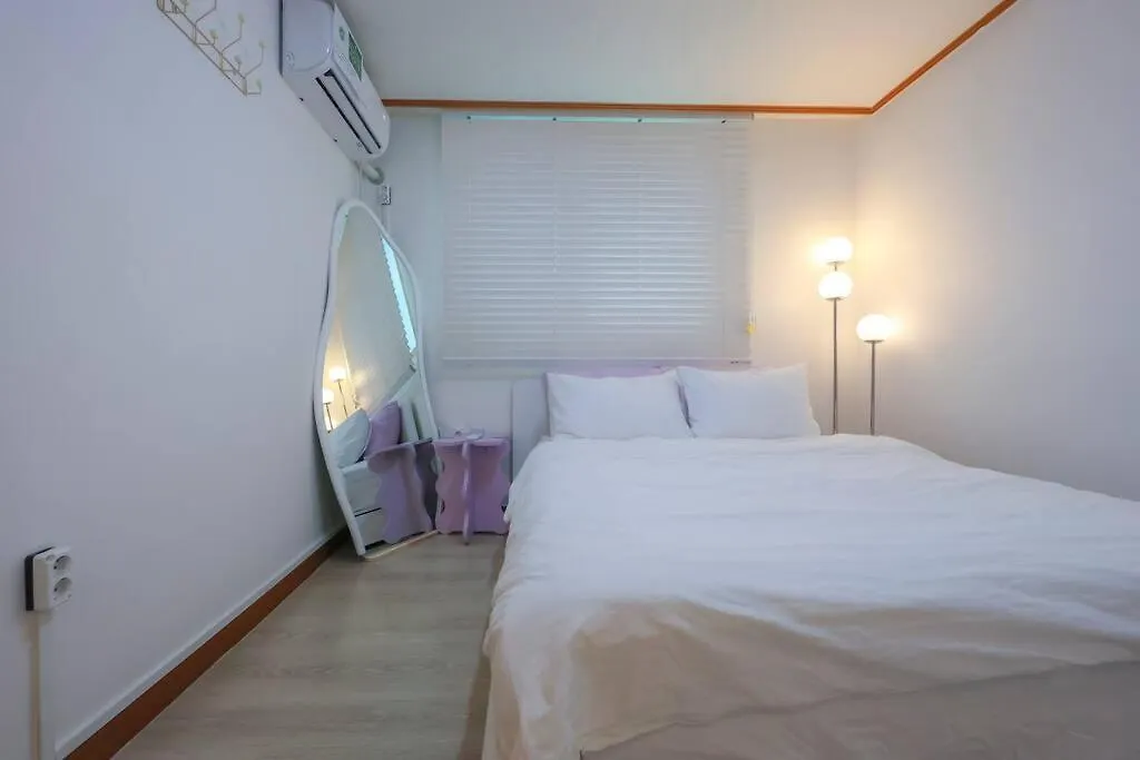 NewSpellbinding House/ Hongik St. Exit2 10Min Villa Seoul