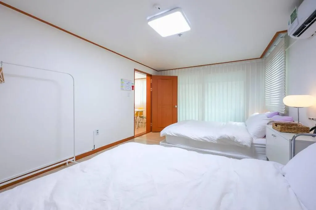 Holiday home NewSpellbinding House/ Hongik St. Exit2 10Min Villa Seoul